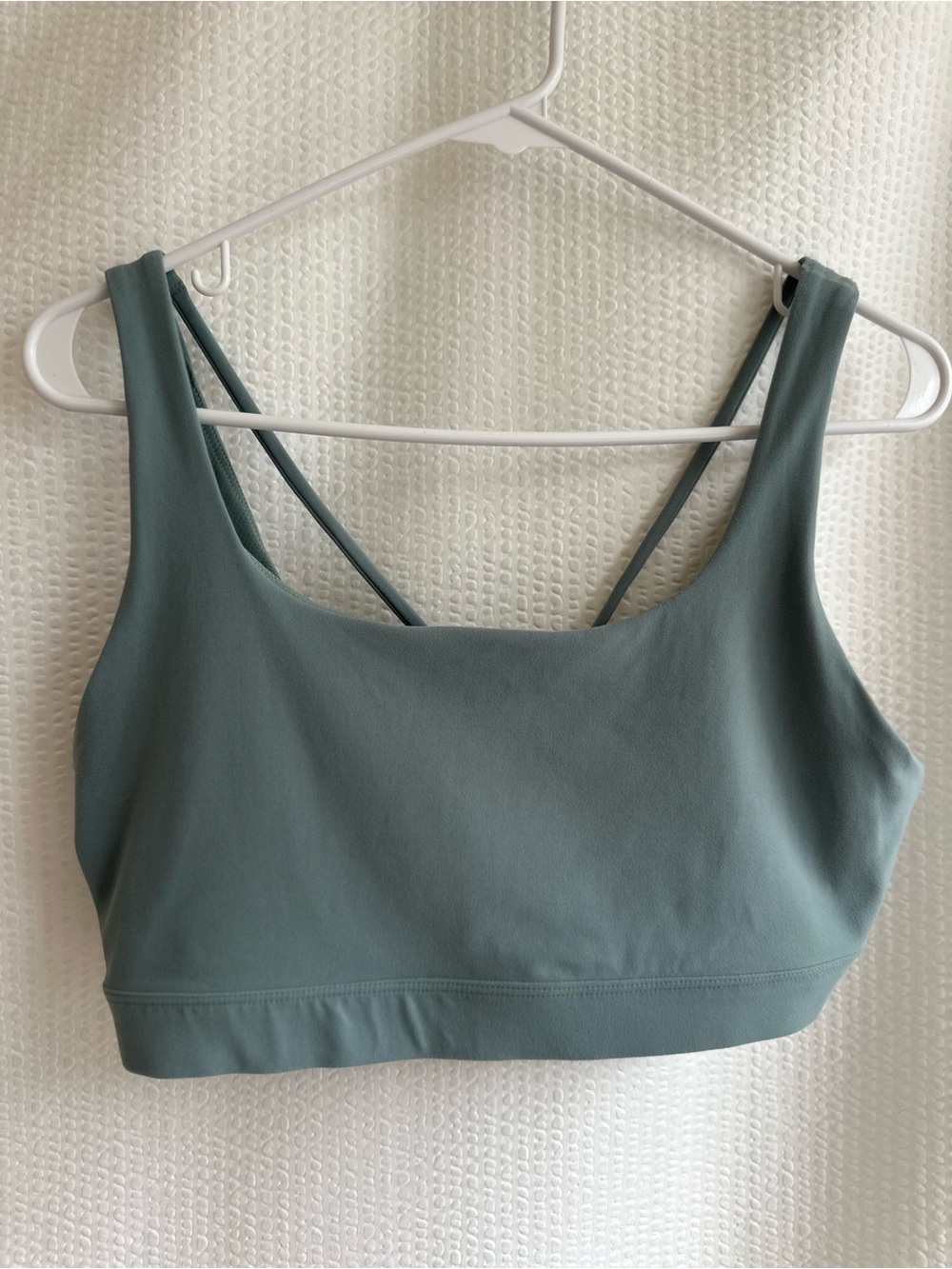 ATHLETA Sage Green Cross Back Strappy Sports Bra Yoga Workout Size Medium